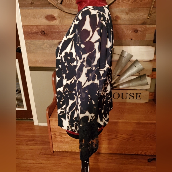 Alfani Navy Blue & White Floral Blouse - Picture 4 of 9